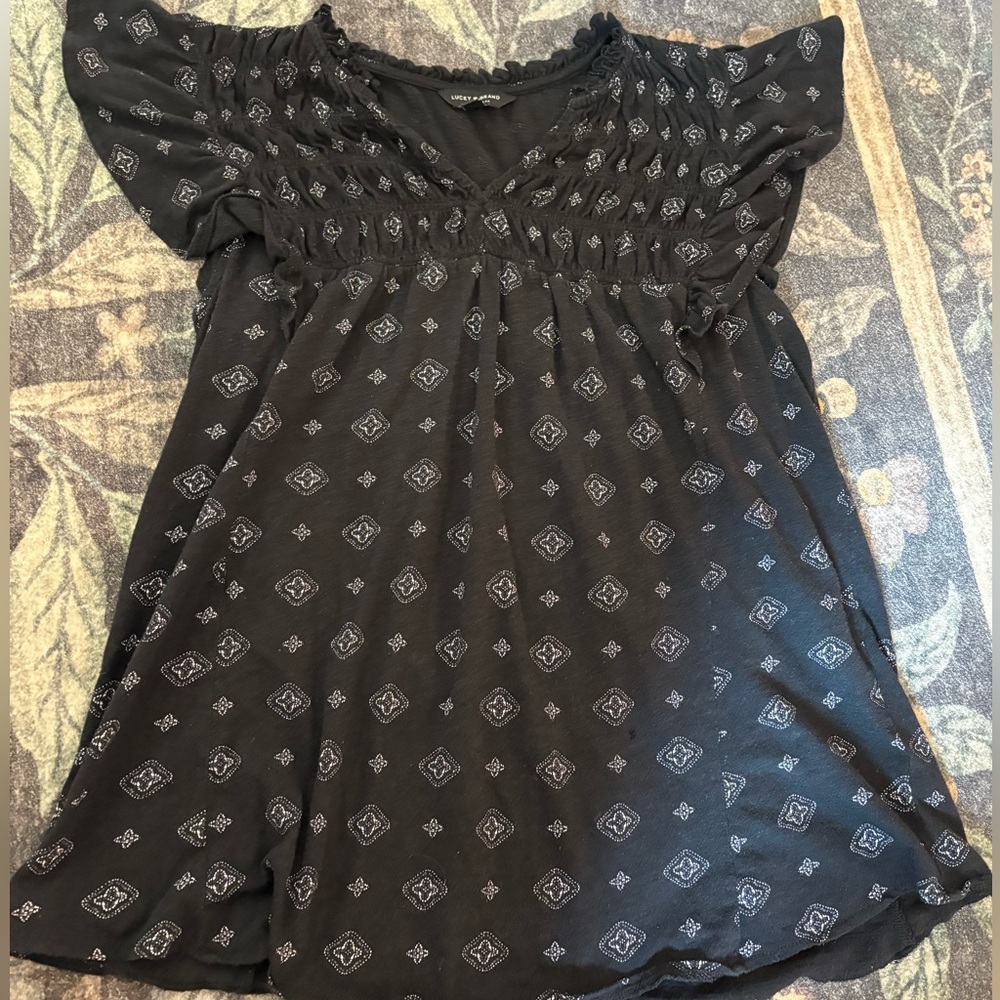 🦄10/$10  Lucky Brand Black and White Patterned Blouse